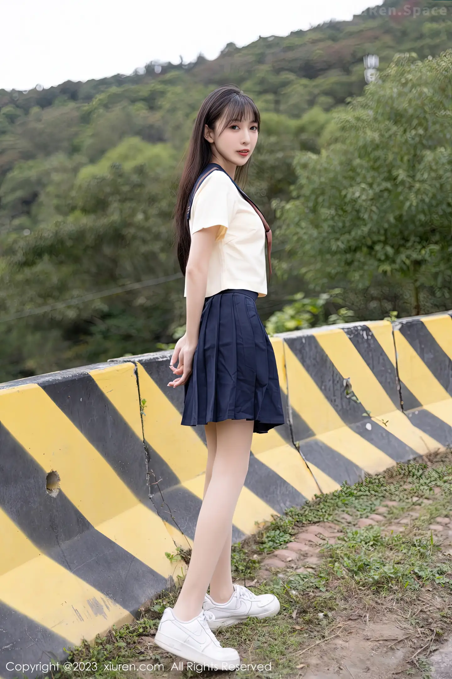 图片[4]-[Xiuren秀人网]2023.01.11 VOL.6116 米娜Mnal 粉色吊带礼服裙加黑色情趣渔网袜性感私房写真集-秀人网官方网站